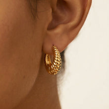 Liora Hoops